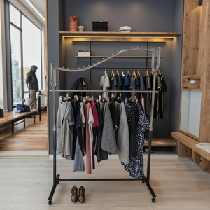 Moderno y Elegante Tendedero de Acero con Forma de Ola, Plegable y Portátil, Soporte de Exhibición de Pie para Centros Comerciales y Tiendas de Ropa - Product Image 3
