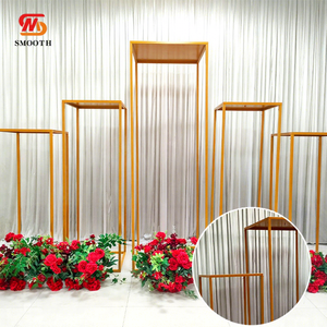 Arche de mariage élégante et luxueuse en fer doré, personnalisable en couleur et en taille, pour événements et fournitures de fête - Product Image 1