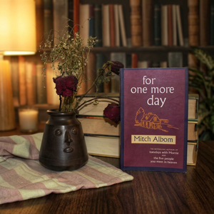 Por un día más, de Mitch Albom, libro en inglés de bolsillo, relaciones familiares, historia de esperanza y redención - Product Image 4