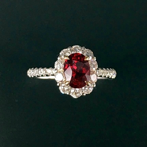 Anello Solitario con Gemma Verde Taglio Ovale Creato in Laboratorio in Oro <span class=keywords><strong>Giallo</strong></span> 14k <span class=keywords><strong>e</strong></span> Oro Bianco 10k con Diamante Coltivato in Laboratorio - Product Image 6