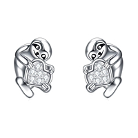 Venta al por mayor joyería fina plata esterlina 925 lindo mono perezoso circón corazón perezoso Stud pendientes para mujeres