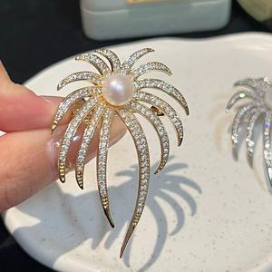 Broche de fleur de poitrine en perle d'eau douce de haute qualité 8-9 mm, accessoires de vêtements joyeux en deux couleurs - Product Image 4