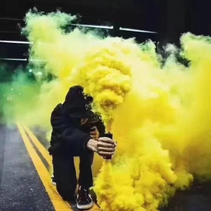 Bomba Fumogena Colorata da 45s Effetto Fumo Colorato - Product Image 3