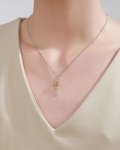 Collier JOYFFO JOYFFO BrassTrendy « Étreinte de Mère » plaqué or, chaîne à maillons – <span class=keywords><strong>Cadeau</strong></span> <span class=keywords><strong>sentimental</strong></span> idéal pour la fête des Mères - Product Image 4