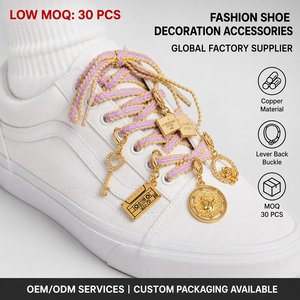 En gros Breloques pour chaussures en cuivre plaqué or 18K avec zircon et pavé <span class=keywords><strong>de</strong></span> zircone cubique, Pendentifs fer à cheval, clé, cœur, champignon pour <span class=keywords><strong>la</strong></span> fabrication <span class=keywords><strong>de</strong></span> bijoux DIY et <span class=keywords><strong>la</strong></span> mode - Product Image 1