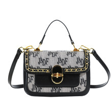 Bolso <span class=keywords><strong>de</strong></span> Hombro <span class=keywords><strong>de</strong></span> Lujo para <span class=keywords><strong>Mujer</strong></span>, <span class=keywords><strong>de</strong></span> <span class=keywords><strong>Marca</strong></span> Famosa, Diseño <span class=keywords><strong>de</strong></span> Sillín, con Detalle <span class=keywords><strong>de</strong></span> Brida, Bicolor, Bandolera, con Letras, Portátil, para Transmisiones en Vivo - Product Image 1