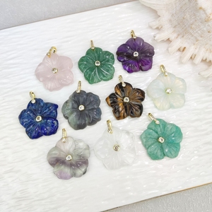 Vendita calda semplice alla moda CZ Hoop pietra preziosa <span class=keywords><strong>naturale</strong></span> intagliata fiore <span class=keywords><strong>ametista</strong></span> Fluorite ciondoli per collana da donna - Product Image 1