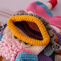 Porte-clés en peluche fait main au crochet, poupée à grande bouche, figurine de dessin animé, pochette bandoulière pour téléphone portable, à usage décoratif uniquement, pas un jouet