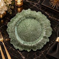 Assiette de présentation moderne texturée en plastique de 13 pouces avec finition gaufrée artistique pour la décoration de table d'hôtel, de mariage ou d'événement