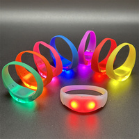2025 nouvelles idées de produits pour les articles électroniques Bracelets LED violets pour Noël Ramadan Graduation Saint Valentin Thanksgiving