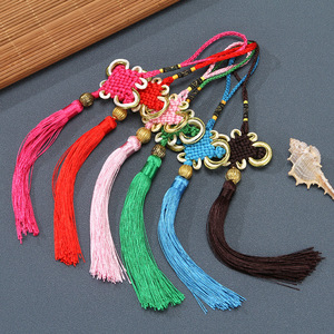 Pendentif Nœud Chinois avec Bordure Dorée, Ornement Perlé, Nœud de Richesse et de Prospérité à Huit Niveaux, Pompon Vertical, Finition Décorative - Product Image 1
