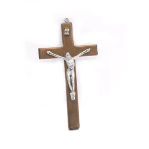 Tamanho grande de madeira católica, 8.5*15cm, venda quente, cruz de madeira personalizada, com crucifixo de liga, inri, corrente de madeira católica