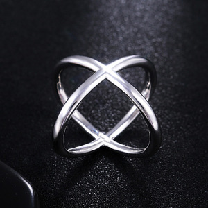 Anello Unisex a Croce Cava Avvolgente 3D per Dito Indice, Gioielli alla Moda all'Ingrosso - Product Image 1