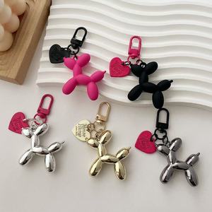 Ventes Flash Usine : Porte-clés en Acrylique et Résine, Design Luxe et Tendance, Motifs Cœur, Couple, Chien Ballon, Pendentif pour Sac à Dos, Cadeau Promotionnel en Gros - Product Image 1