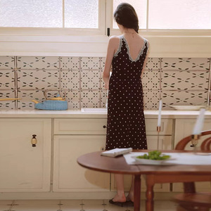 Elegante Vestido Midi Casual Vintage de Gasa con Estampado de Puntos, Corte A, Antiarrugas, ODM, Color Camel, Cuello en V, Sin Mangas, con Ribete de Encaje, Espalda Descubierta, para Verano - Product Image 5