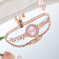 Nouvelle montre-bracelet élégante et décontractée pour femme avec un joli cadran rond, dotée d'un bracelet en forme de feuille et de plume N2604198