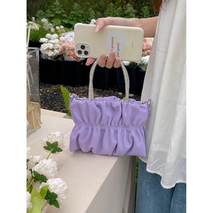 Sac bandoulière plissé effet nuage avec chaîne et boucle magnétique en strass pour tenues quotidiennes Rose Vert Violet Noir - Product Image 5