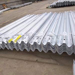 Оцинкованный трехволновый стальной барьер для дорожного движения и ограждений - Product Image 5