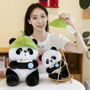Peluche <span class=keywords><strong>de</strong></span> Panda Adorable con Sombrero <span class=keywords><strong>de</strong></span> Hoja <span class=keywords><strong>de</strong></span> Loto y Cámara, Regalo Reconfortante para Niños, Decoración del Hogar, Juego Diario para Todas las Edades - Product Image 5