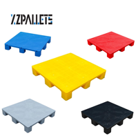Palette en plastique 800x800mm Neuve ou d'occasion, à 4 entrées, pour présentation industrielle au sol, à vendre