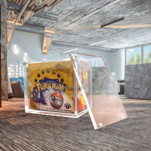 Vente chaude Personnalisé Acrylique <span class=keywords><strong>Pokemon</strong></span> Booster Box 1ère Édition Jeu de Cartes à Collectionner Vitrine avec Aimant Fort Cadeau En Plastique - Product Image 3