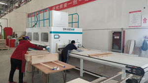 Pressa per giunzioni di pannelli in legno ad alta radiofrequenza P6 HF, incollatrice per bordi, tenonatrice CNC <span class=keywords><strong>a</strong></span> coda di rondine, motore e pompa - Product Image 2