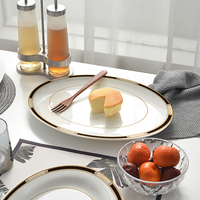 Vajilla de lujo de porcelana de hueso para banquetes de gala; juegos de platos con borde dorado para bodas.