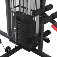 Équipement de fitness multifonctionnel à 3 stations pour la musculation sur les jambes, le dos et la poitrine.