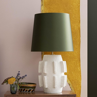 Lampe de table en céramique sculptée texturée faite à la main, moderne, blanche, pour chambre à coucher, chevet, salon, éclairage décoratif pour la maison