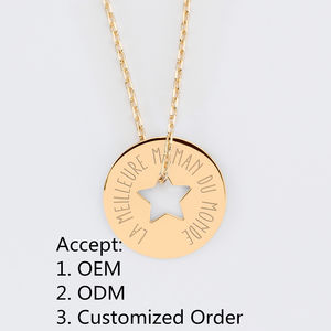 Collar de Acero Inoxidable Personalizado con Baño de Oro de 18k, Diseño de Disco Estrellado Calado, Collar con <span class=keywords><strong>Nombre</strong></span> Familiar Grabado - Product Image 1