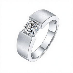 Bagues de fiançailles de luxe pour femmes à trois pierres en moissanite, en argent, avec sertissage pavé certifié - Product Image 4