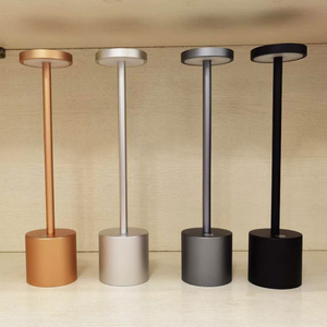 Lámparas de <span class=keywords><strong>Mesa</strong></span> Doradas de Lujo Modernas, Control Remoto Táctil, Aleación de Aluminio, Batería de 5200mAh de Alta Capacidad - Product Image 6