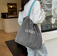 Bolsa de compras de un solo hombro ligera personalizada para jóvenes resistente al agua y bonita con cierre de cordón con asa de cuerda