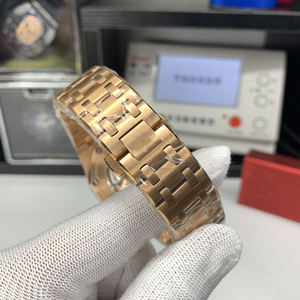 Reloj de Pulsera de Cuarzo de Acero Inoxidable Deportivo Ovalado de Lujo Personalizado de Alta Gama para Hombre con Movimiento Luminoso a Prueba de Agua - Product Image 3