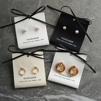 Tarjetas de exhibición de joyería de papel ecológicas personalizadas con bajo MOQ para anillos, pulseras y collares, etiquetas de embalaje diversificadas