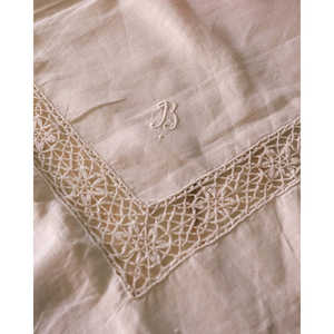 Mirellas - Mantel Cuadrado de Lino con Encaje Hecho a Mano para Mesa de Comedor, Navidad y Halloween, para Hoteles y Restaurantes - Product Image 4