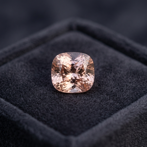 Topacio imperial rosa natural de corte cojín excelente de 9.13 CT, impecable, 11.4x10.6x8.5mm, procedente de la mina de Katlang, Pakistán. - Product Image 2