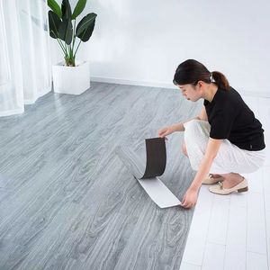 Autocollant de sol en bois grainé d'usine, auto-<span class=keywords><strong>adhésif</strong></span>/sur support sec/pose libre/clic, imperméable, LVT, à peler et à coller - Product Image 2