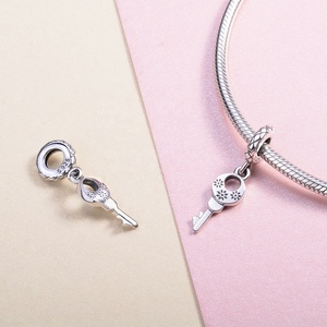 <span class=keywords><strong>de</strong></span> <span class=keywords><strong>la</strong></span> joyería <span class=keywords><strong>de</strong></span> DIY oxidado viejo forma clave encantos diseño S925 pulsera <span class=keywords><strong>de</strong></span> plata esterlina <span class=keywords><strong>de</strong></span> Metal plana espacio cuentas - Product Image 5