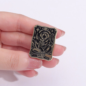 欧美流行魔术复古金属黄金精灵塔罗牌软珐琅翻领别针 - Product Image 5