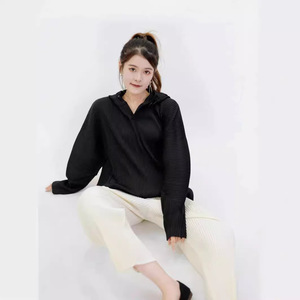 Camiseta <span class=keywords><strong>Issey</strong></span> <span class=keywords><strong>Miyake</strong></span> Primavera 2025, Corte Regular, Versátil, Color Sólido, Casual, Elegante, para el Trabajo, Anti-Pilling - Product Image 4