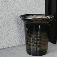 Gobelet en plastique jetable noir pour thé à bulles, café froid, avec couvercles, logo personnalisé imprimé, 360/400/500 ml, PET