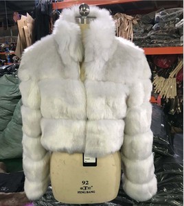 Le nouveau <span class=keywords><strong>manteau</strong></span> court en <span class=keywords><strong>imitation</strong></span> fourrure <span class=keywords><strong>manteau</strong></span> assorti à la mode femmes col montant manches longues Spot vente en gros - Product Image 2