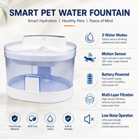 Fontaine à eau pour chat alimentée par batterie avec capteur de mouvement, trois modes de débit, double alimentation, réservoir d'eau de 2 L pour l'hydratation quotidienne des chats