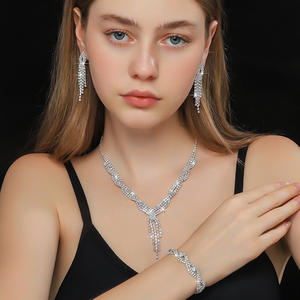 Conjunto de Joyería de Boda con Pedrería Brillante - Collar, Pulsera y Aretes de Tres Piezas |   Colección de Accesorios al por Mayor - Product Image 1