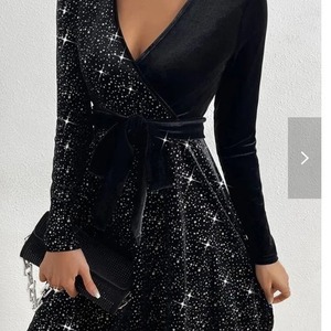 ชุดเดรสกำมะหยี่สำหรับผู้หญิง ฤดูใบไม้ร่วง ฤดูหนาว ขายดี สีพื้น ระบายอากาศได้ดี เซ็กซี่ ทรงเข้ารูป วิธีการทอผ้าแบบไม่ถักทอ - Product Image 4