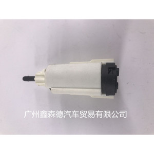 Interruptor de embrague Volkswagen 8E0927189S para Bora Golf Passat B5 Jetta - Product Image 5