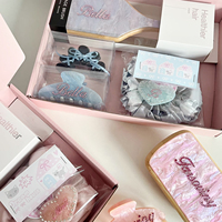 Ensemble de brosses à cheveux en acétate de cellulose et bambou rose avec logo diamant personnalisé et pinces à cheveux en acétate, livré dans un coffret cadeau