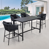 Ensemble de tabourets de bar modernes noirs pour patio, meubles de jardin, restaurant, table haute et 4 chaises