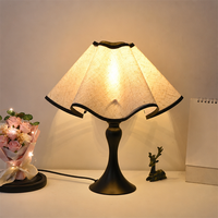 Lampe de table vintage avec abat-jour en lin en forme de pétale, lumière de chevet romantique pour la chambre à coucher, décoration de la maison, cadeau pour elle